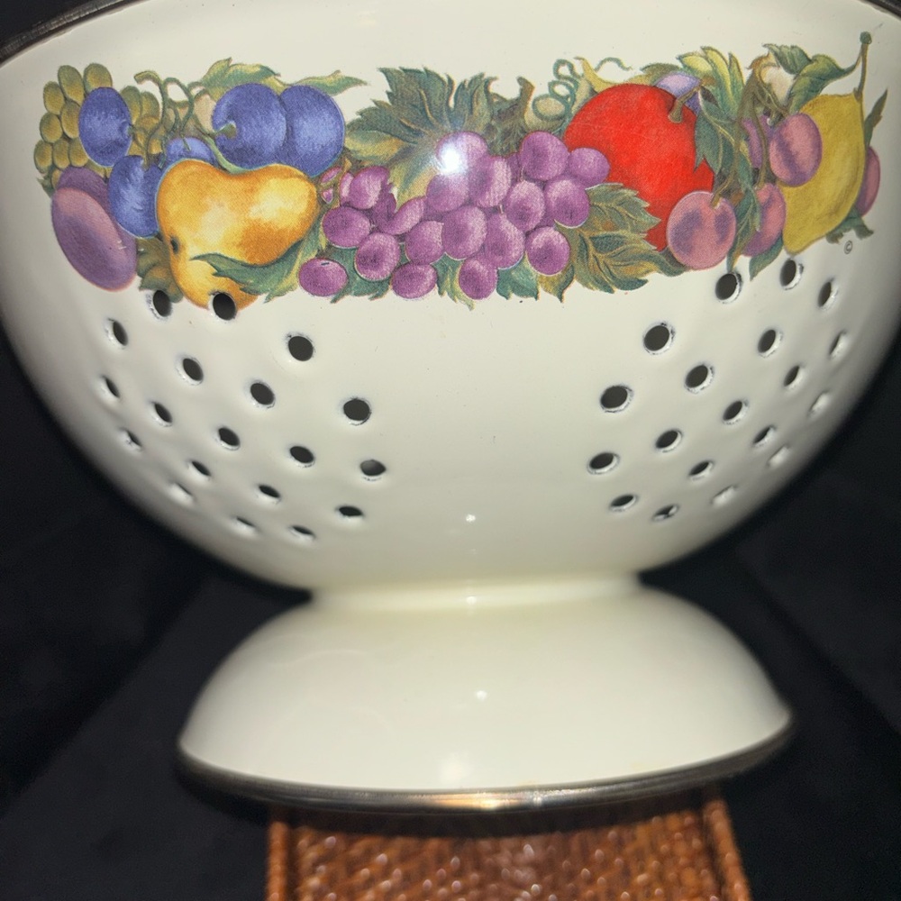 Vintage Fruit Pattern Metal 🤘 Colander with Gold Handles - Picture 6 of 6